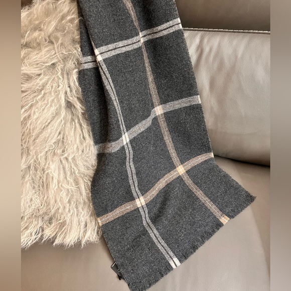 NWT $125 100% Cashmere Scarf by Murano - Picture 2 of 6